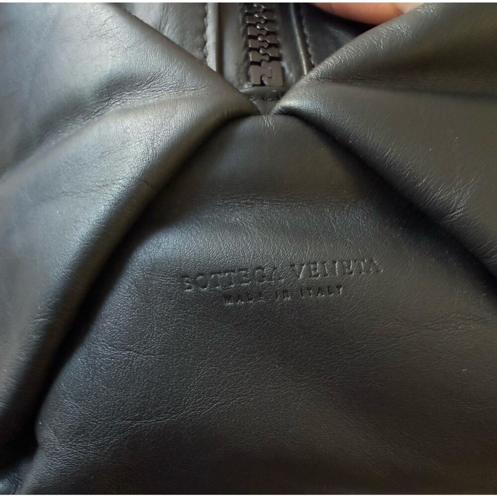 Bottega Veneta | Black Calfskin Leather Hidrology Zip Pouch | Travel Bag Case - Picture 15 of 15